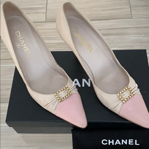 CHANEL Shoes - 💕Authentic CHANEL Pumps RARE💕